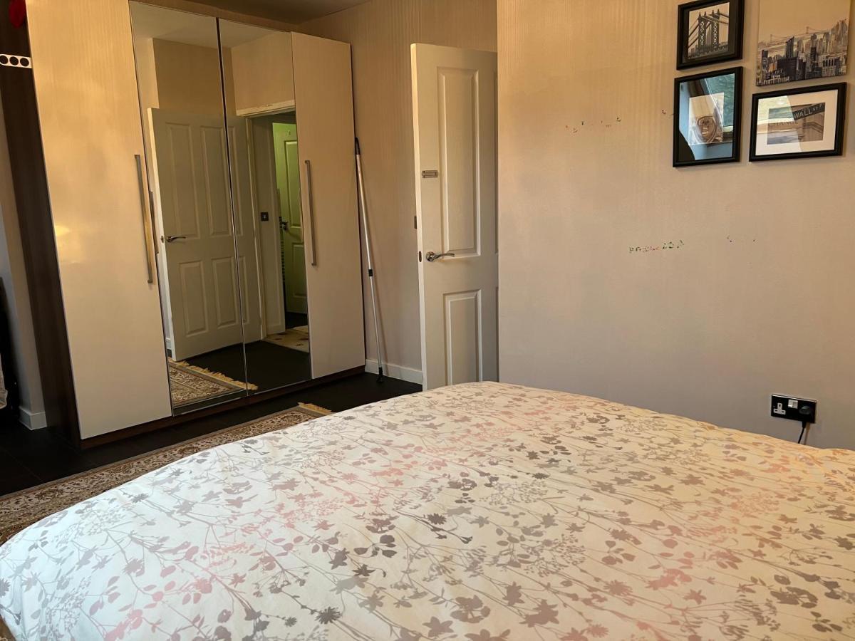 Sheffield City Centre , Free Wifi & Parking - Private Room - Shared House Eksteriør billede