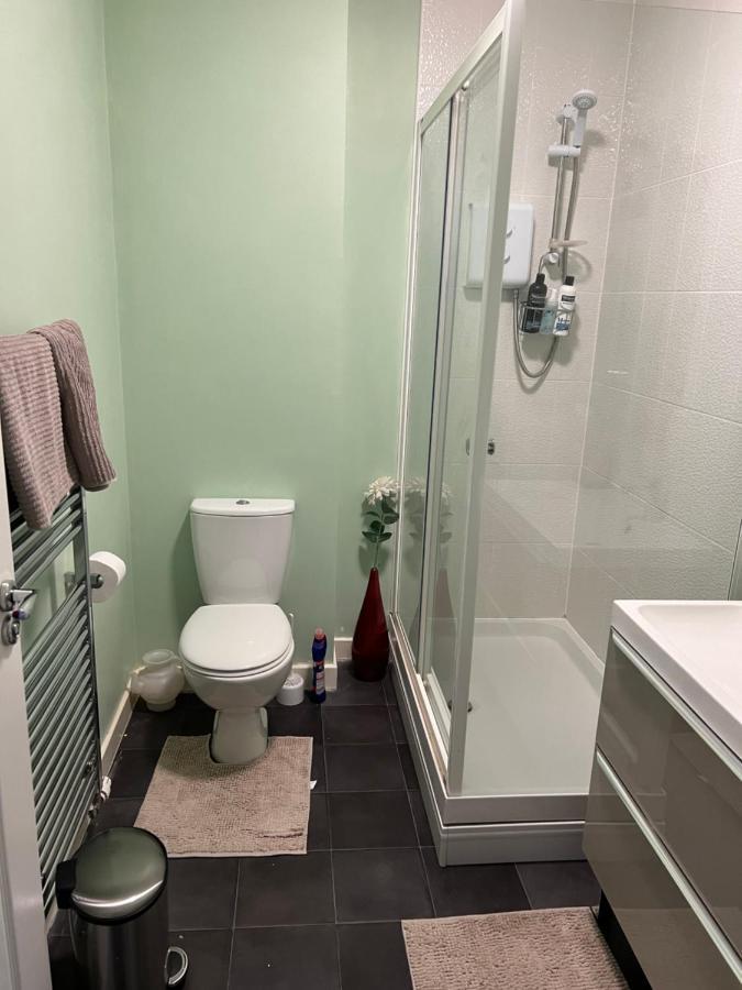 Sheffield City Centre , Free Wifi & Parking - Private Room - Shared House Eksteriør billede